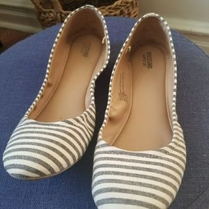 Mossimo grey and white striped flats